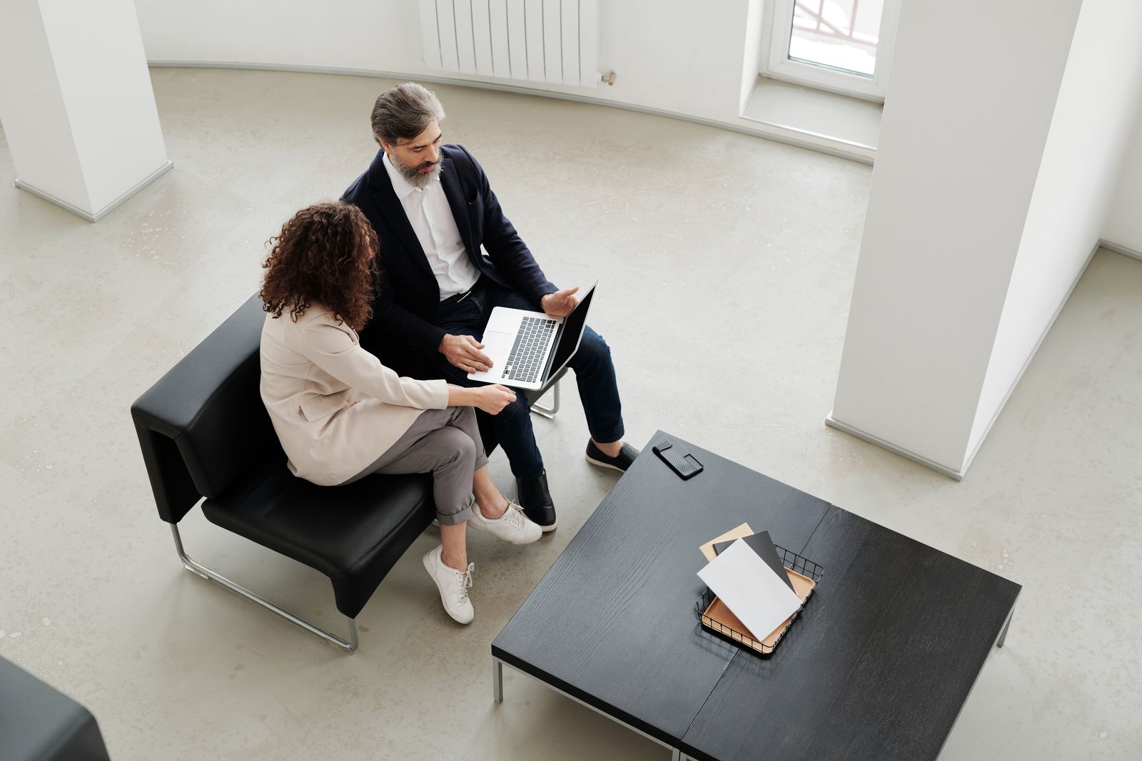 A one-to-one advisory conversation